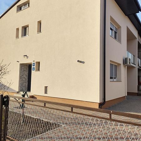 Happy Apartment Карловац Екстериор снимка
