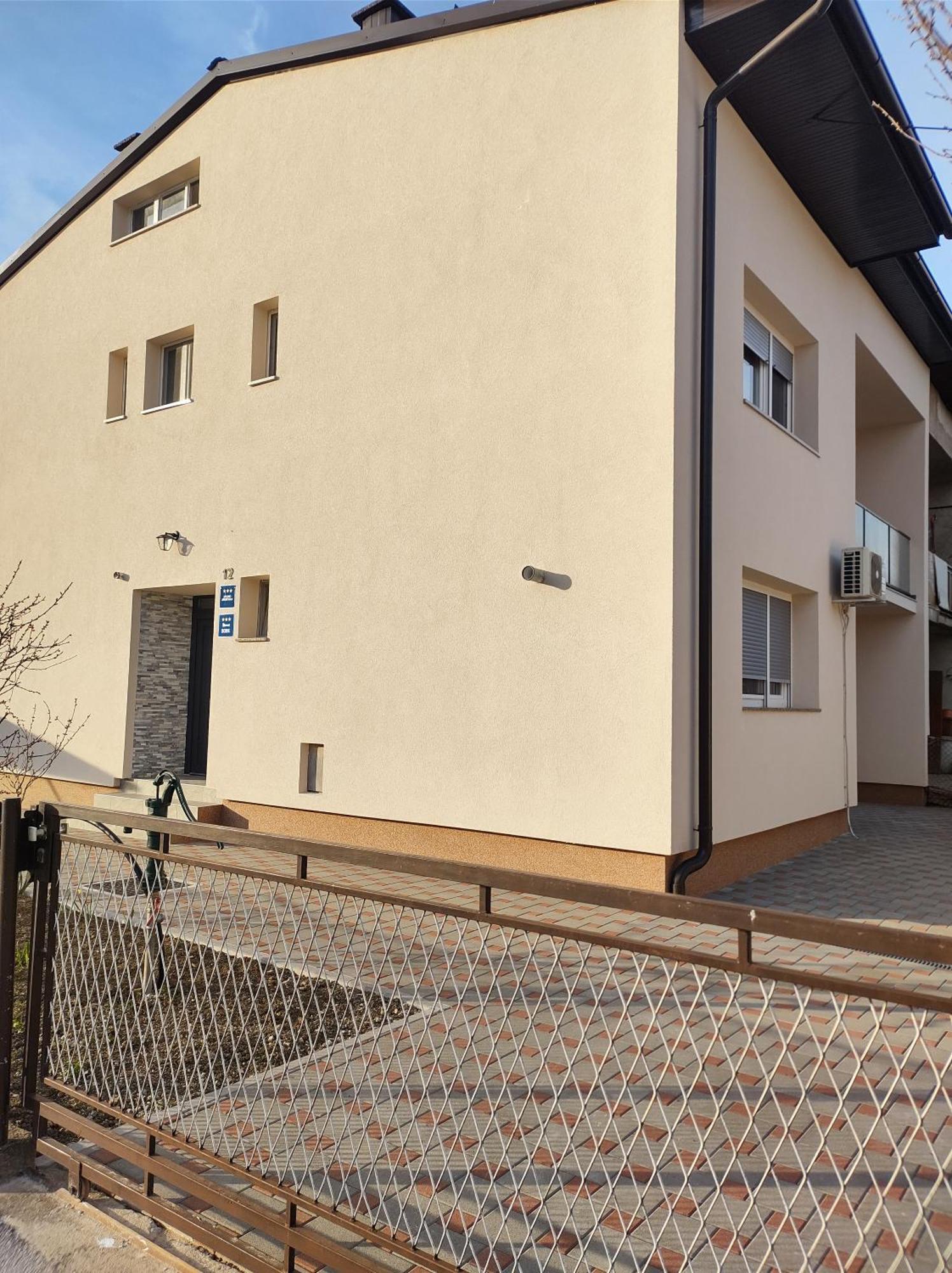 Happy Apartment Карловац Екстериор снимка